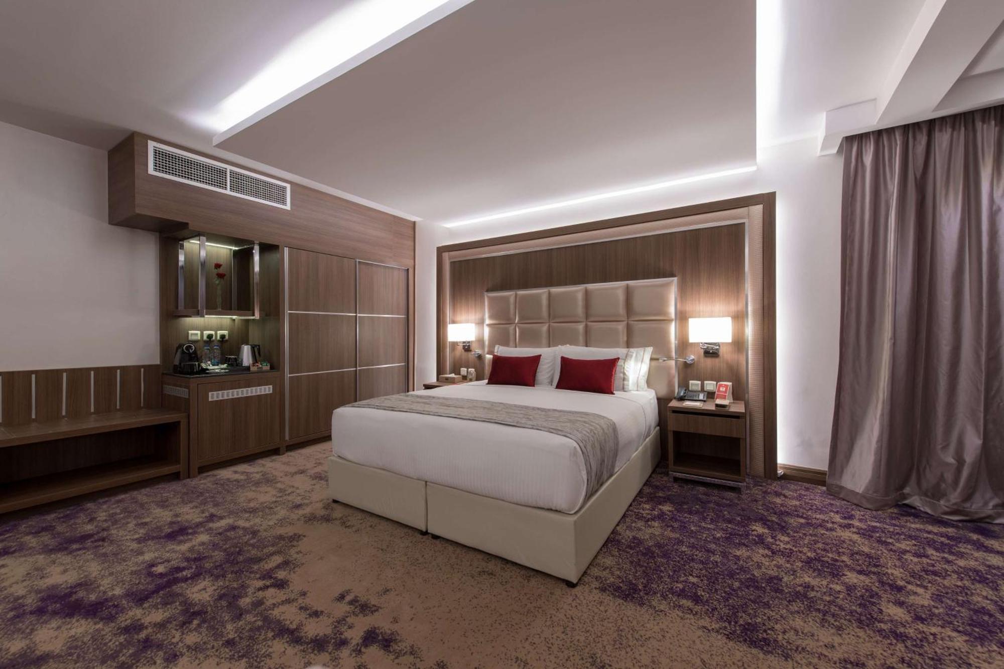 Ramada By Wyndham Continental Jeddah Hotell Exteriör bild