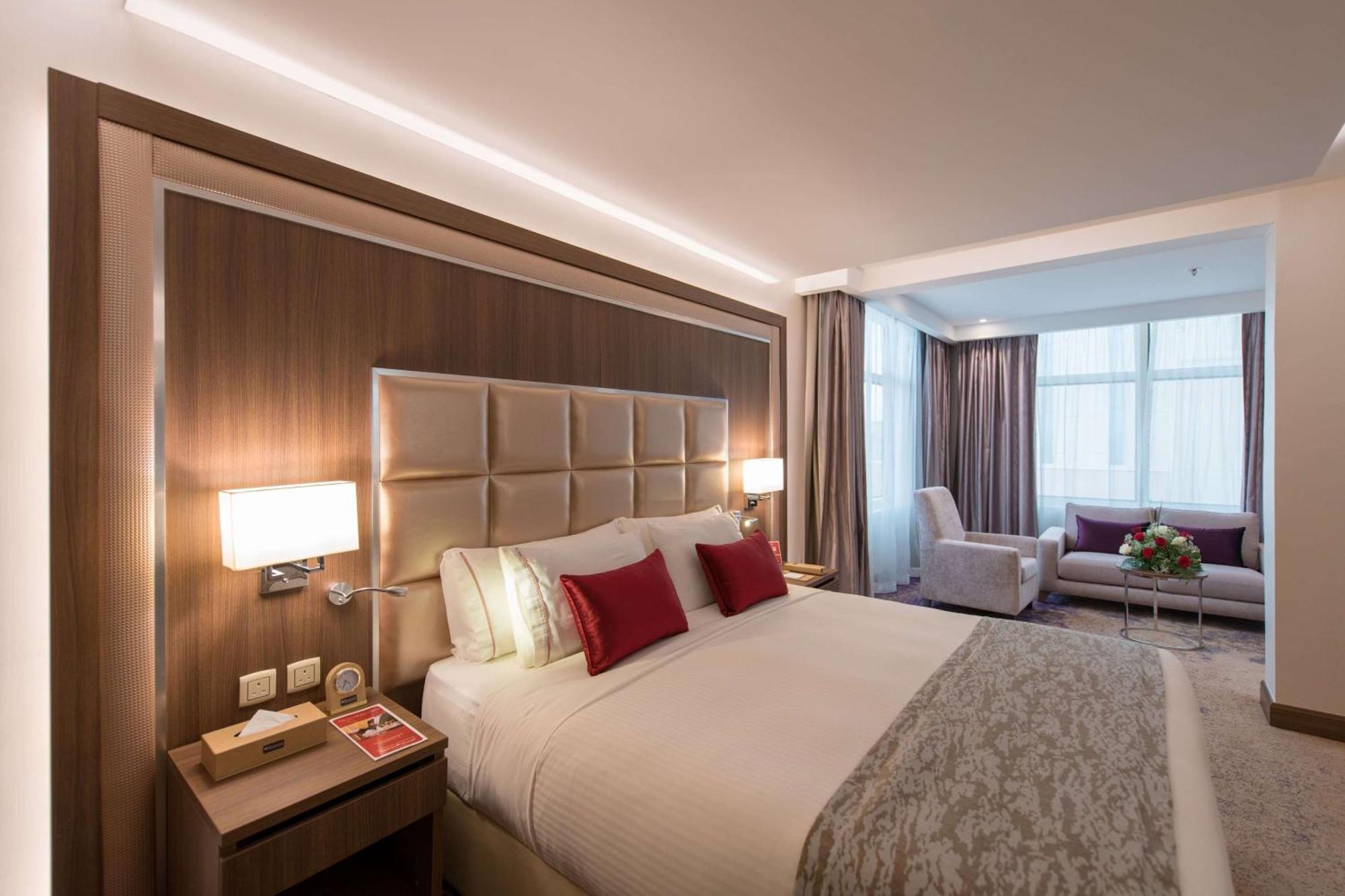 Ramada By Wyndham Continental Jeddah Hotell Exteriör bild