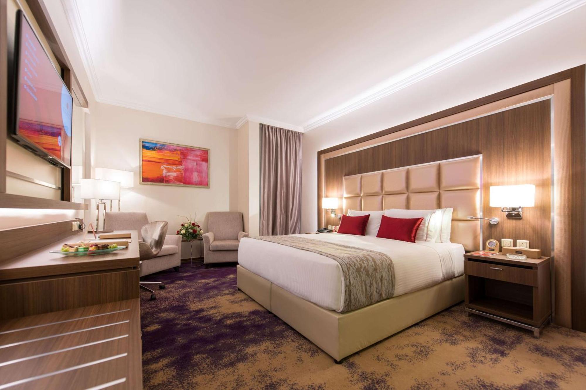 Ramada By Wyndham Continental Jeddah Hotell Exteriör bild