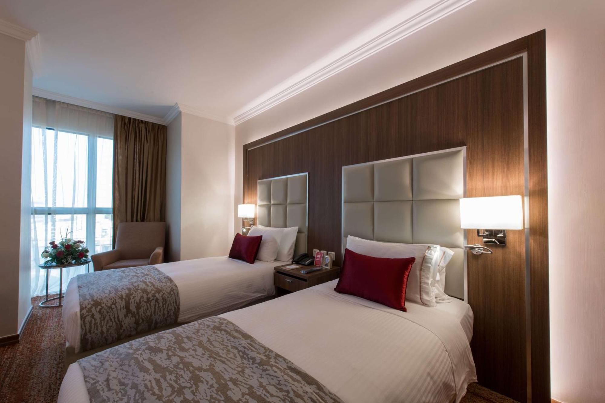 Ramada By Wyndham Continental Jeddah Hotell Exteriör bild