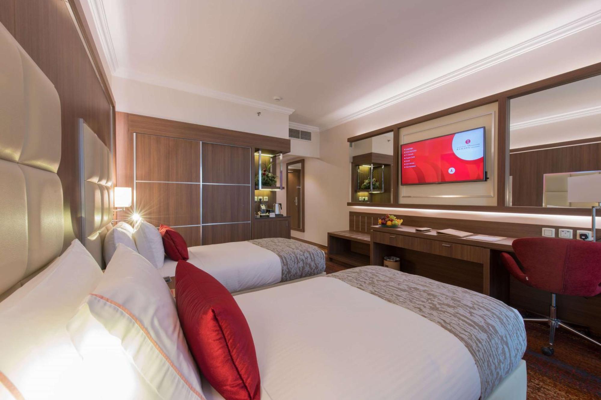 Ramada By Wyndham Continental Jeddah Hotell Exteriör bild