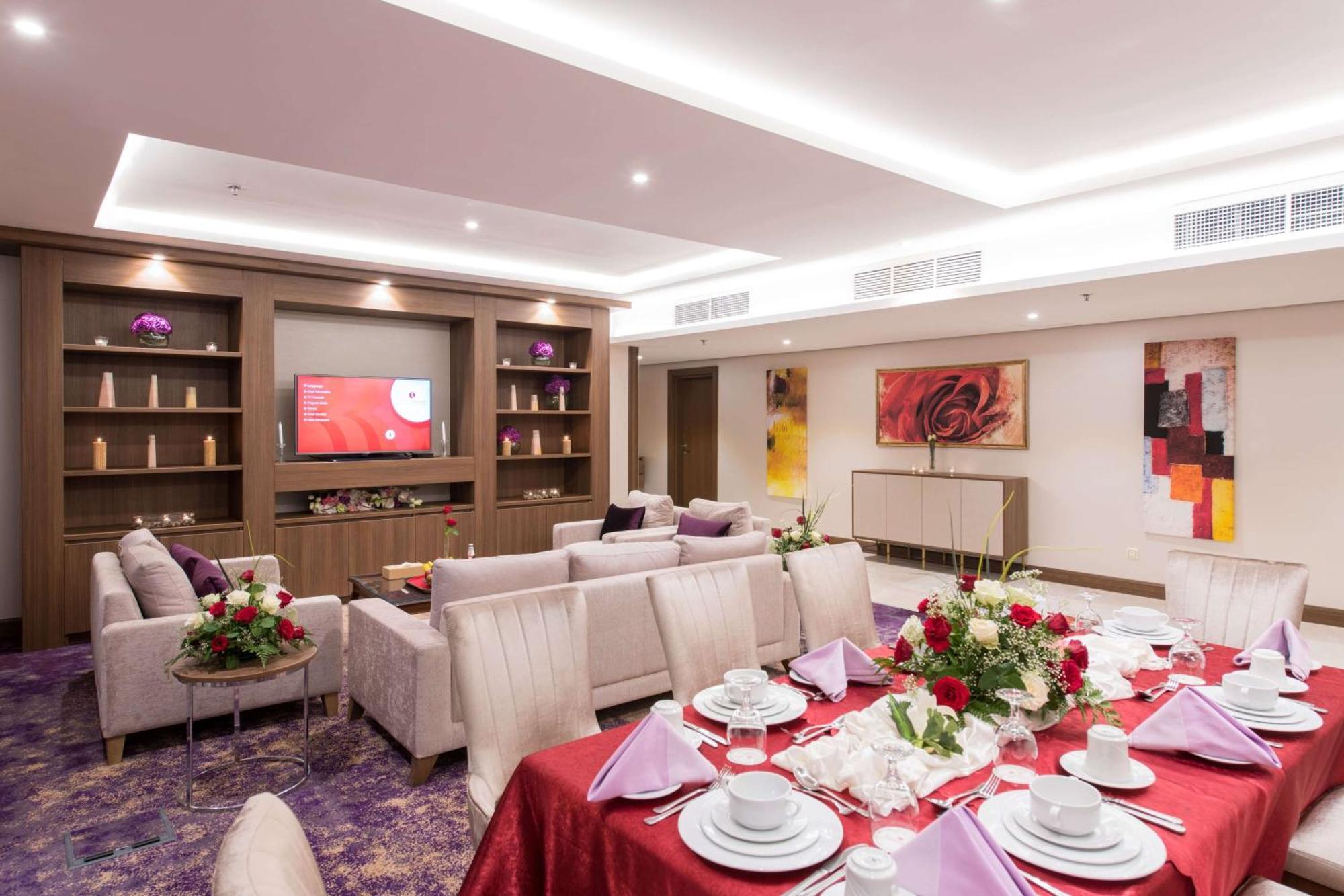 Ramada By Wyndham Continental Jeddah Hotell Exteriör bild