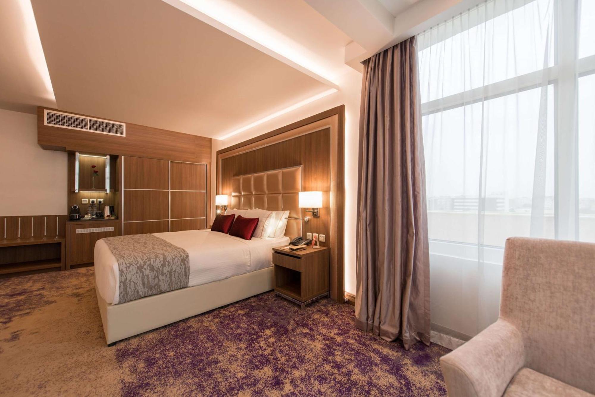 Ramada By Wyndham Continental Jeddah Hotell Exteriör bild