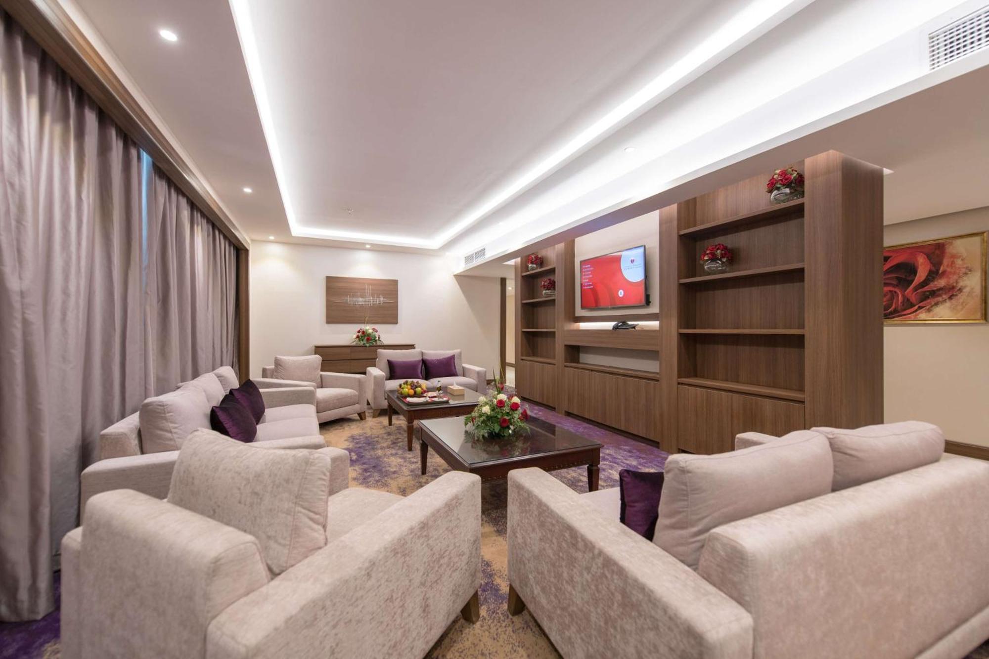 Ramada By Wyndham Continental Jeddah Hotell Exteriör bild